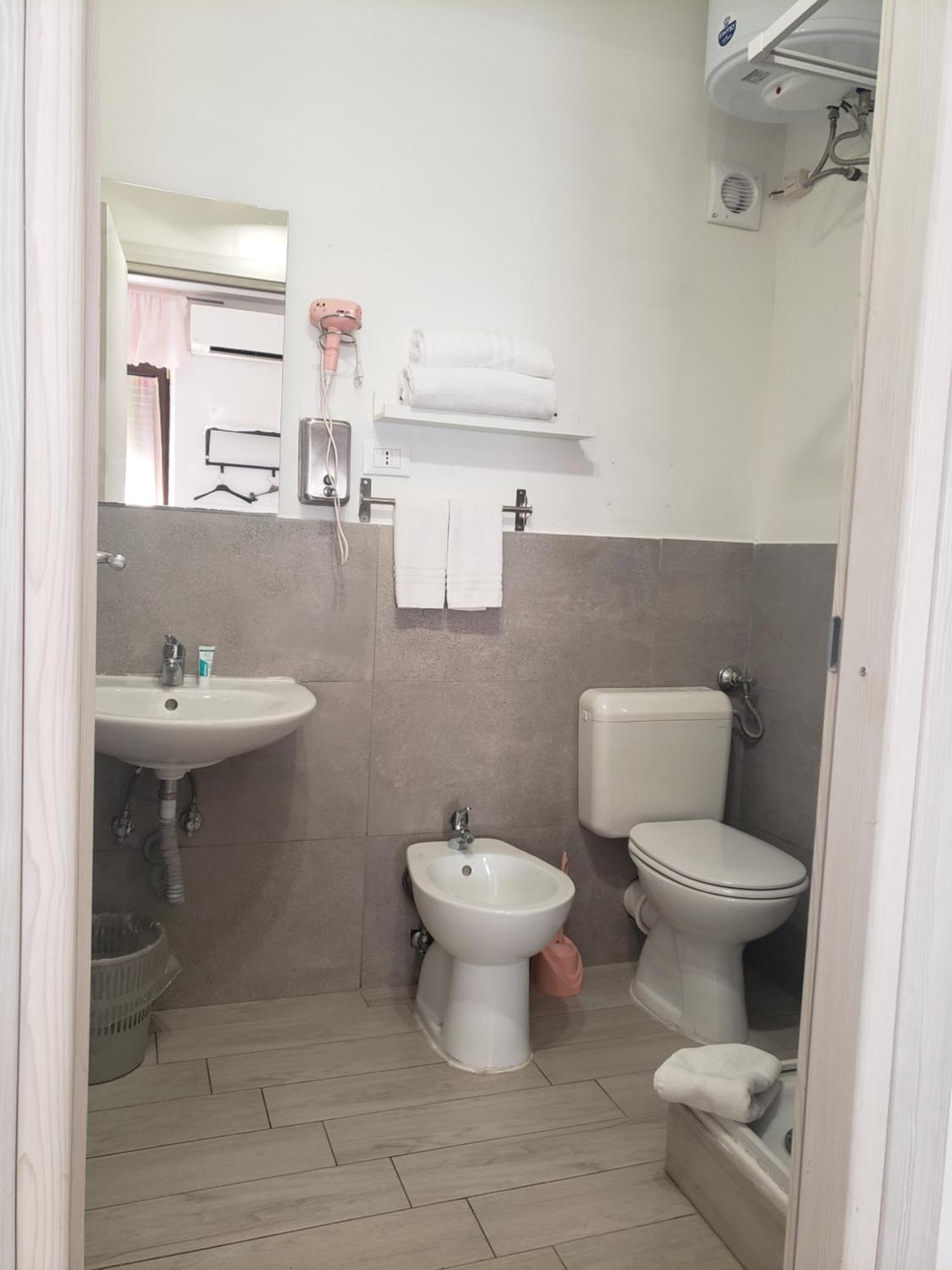 B&B Metro B Fronte Metro Roma Ngoại thất bức ảnh