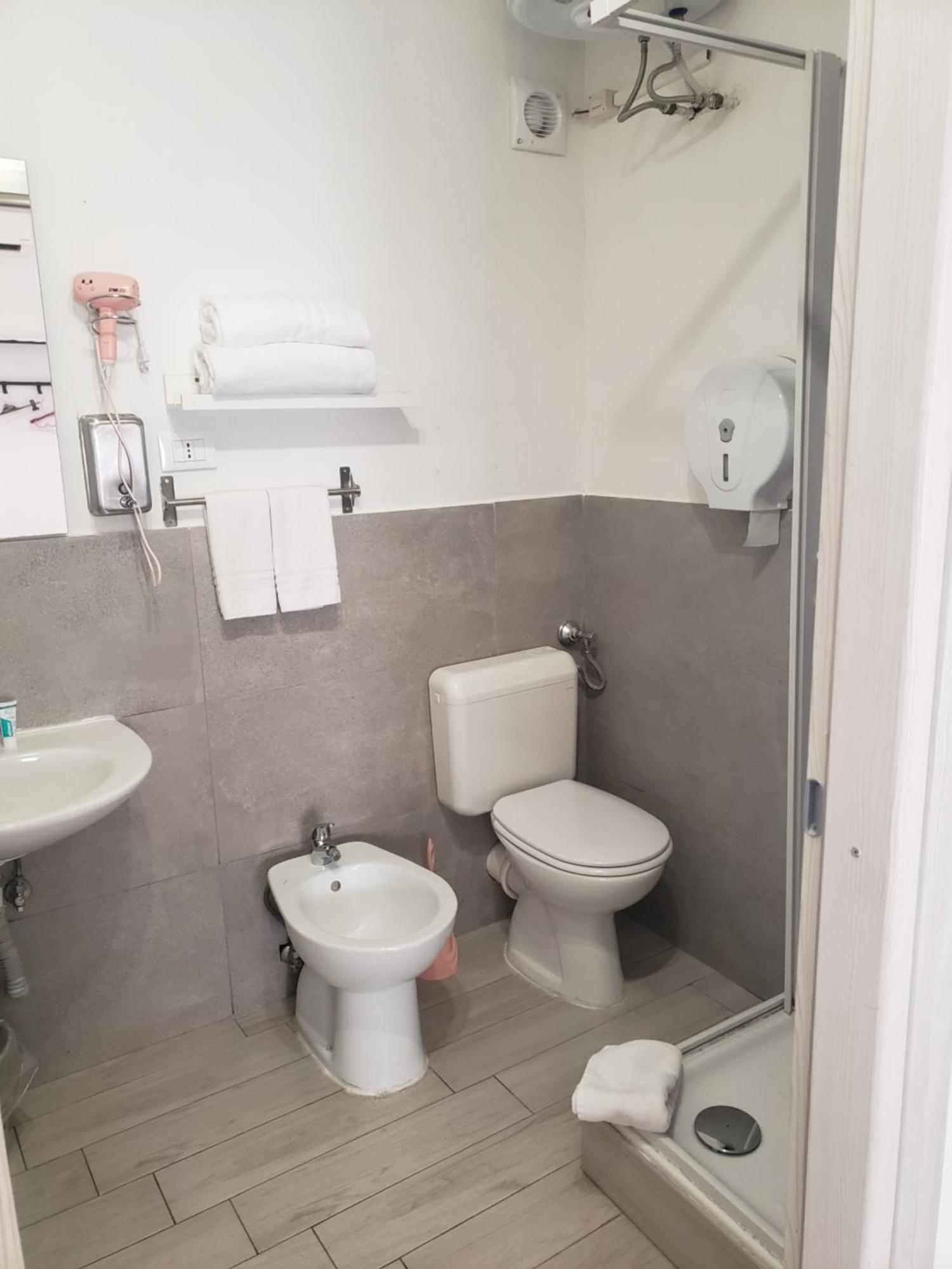 B&B Metro B Fronte Metro Roma Ngoại thất bức ảnh